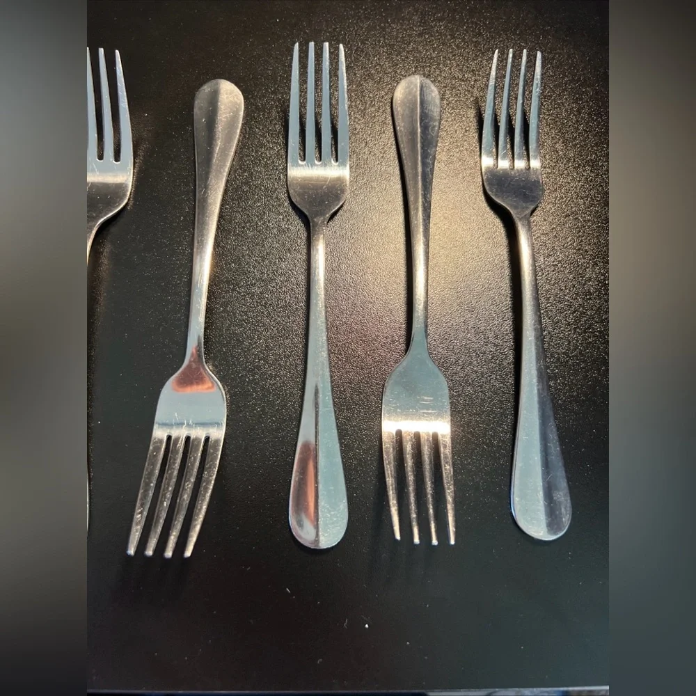 International Stainless Silverware - SIMPLICITY 8 Salad Forks 7 1/4
